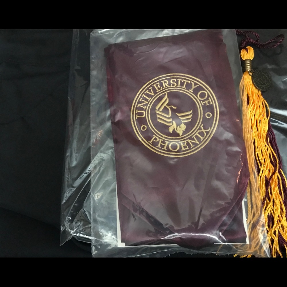 University of Phoenix graduation set
